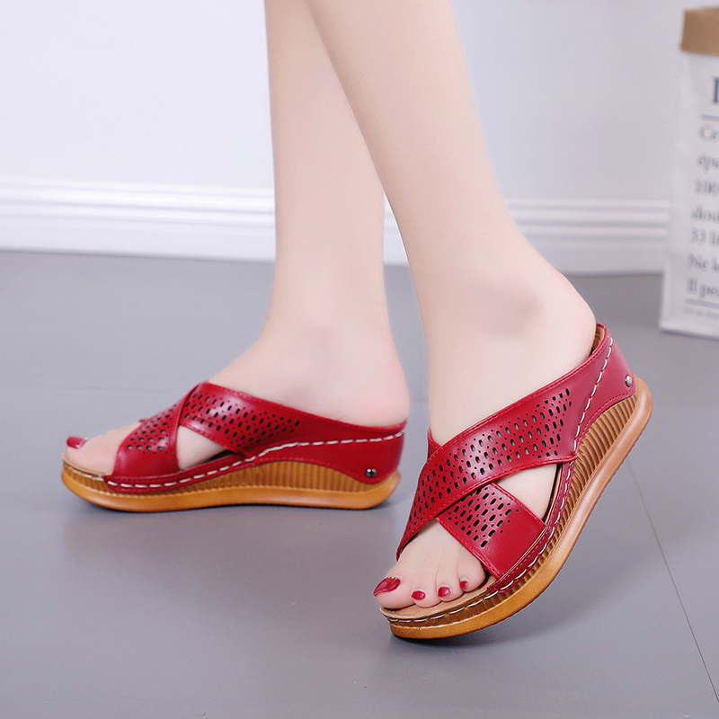 Hollow cross slippers