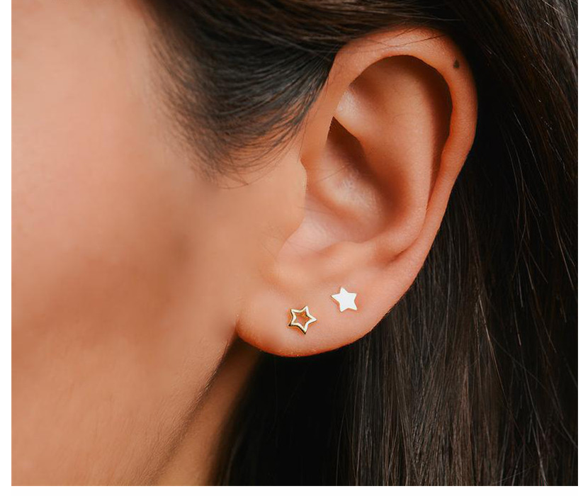 Simple star earrings