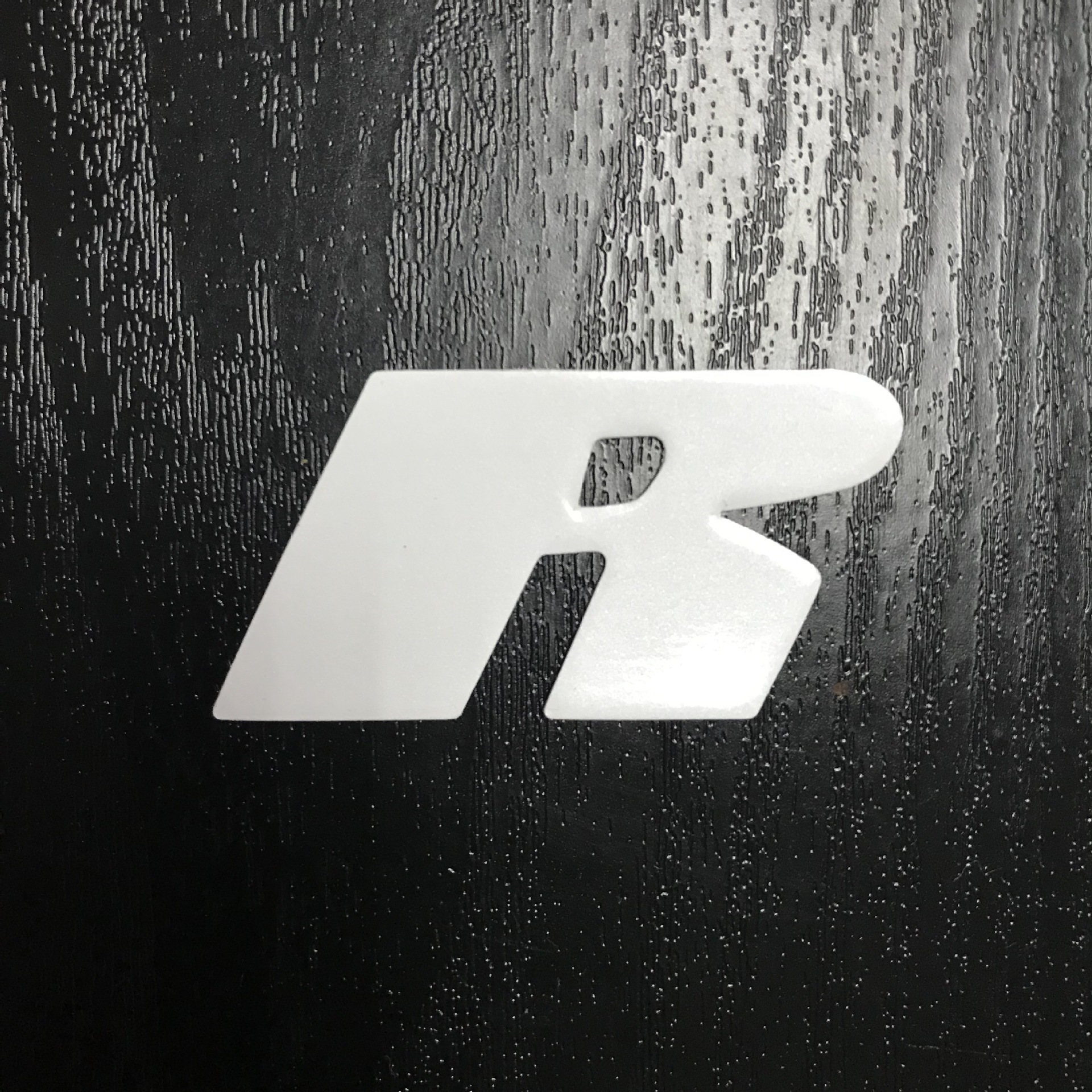 R