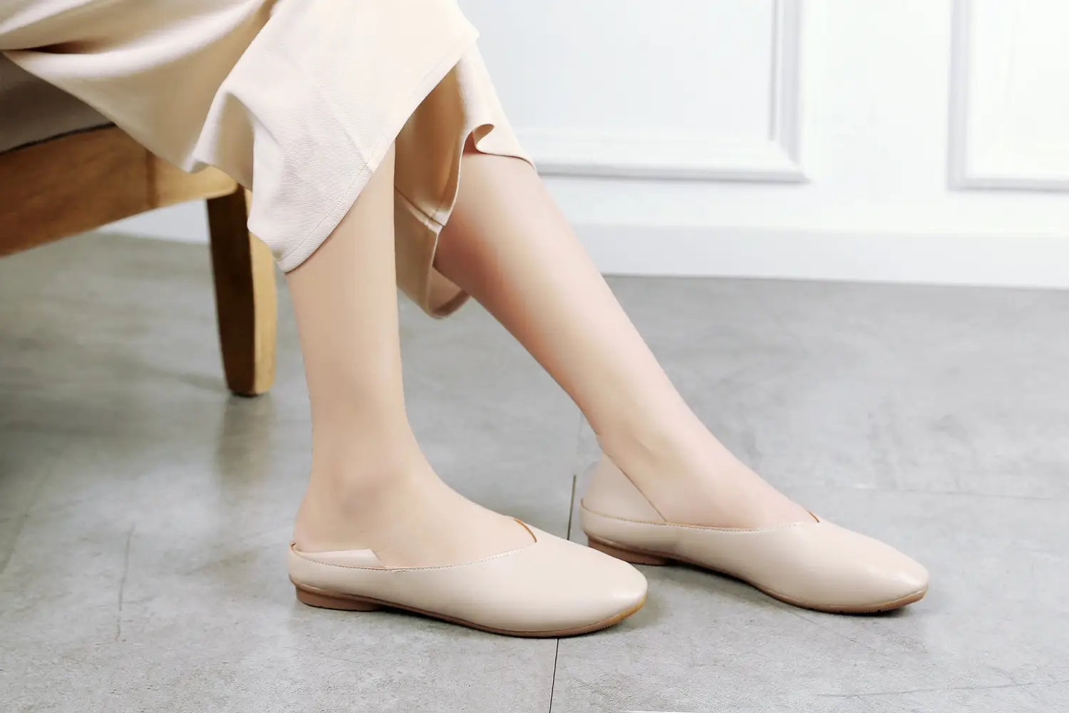 Half drag shallow mouth square shoes