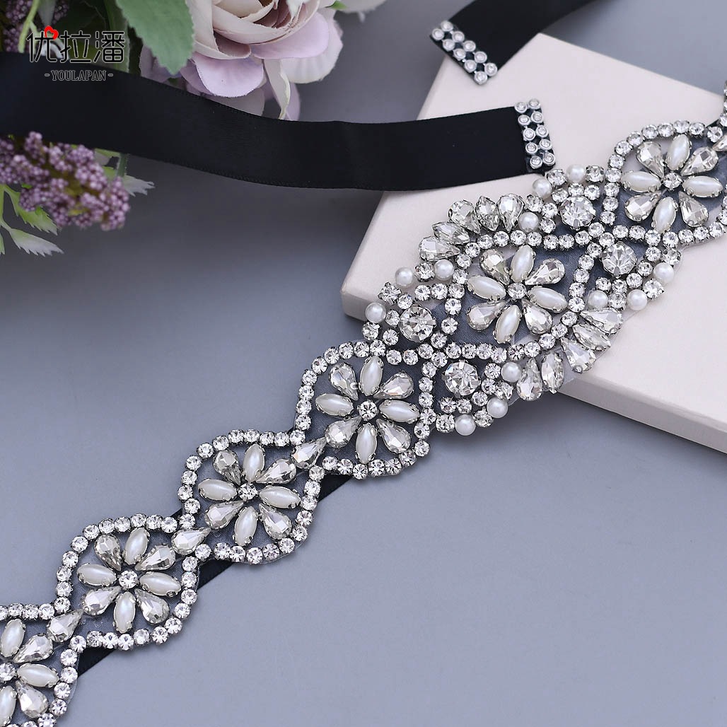 Bridal wedding belt with rhinestone decoration — foto 2