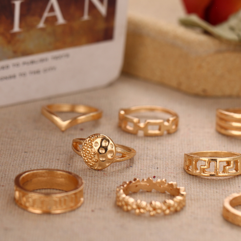 Geometric hollow texture petal ring