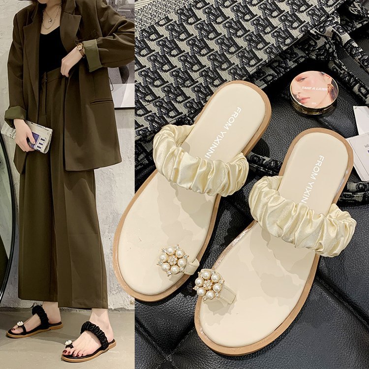 Flower pearl slippers