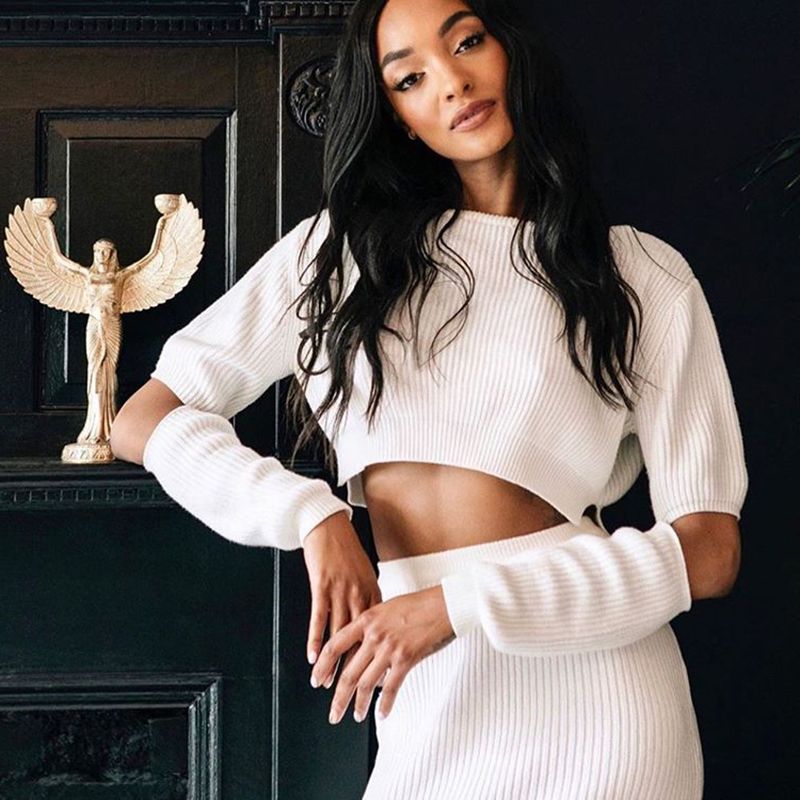 Round neck exposed navel long sleeve suit