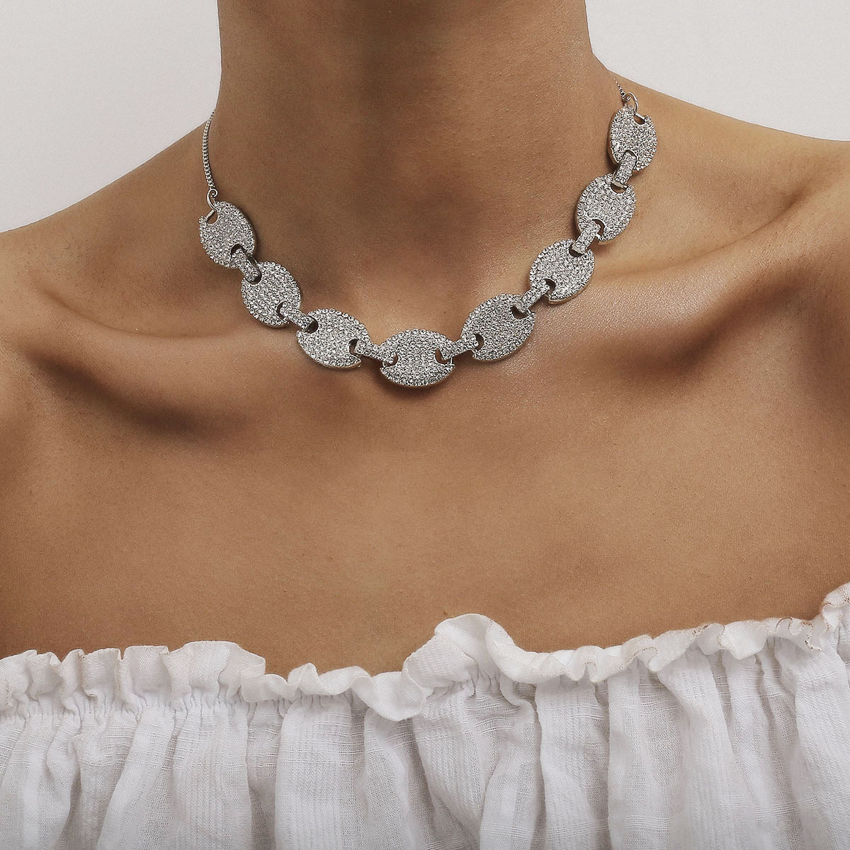 Female metal zircon oval necklace