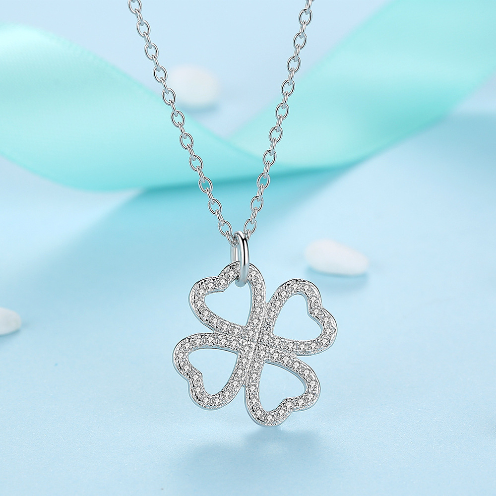 Four-leaf clover hollow diamond necklace