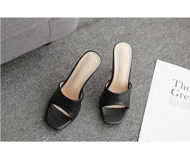 Stiletto pointed slippers - Black
