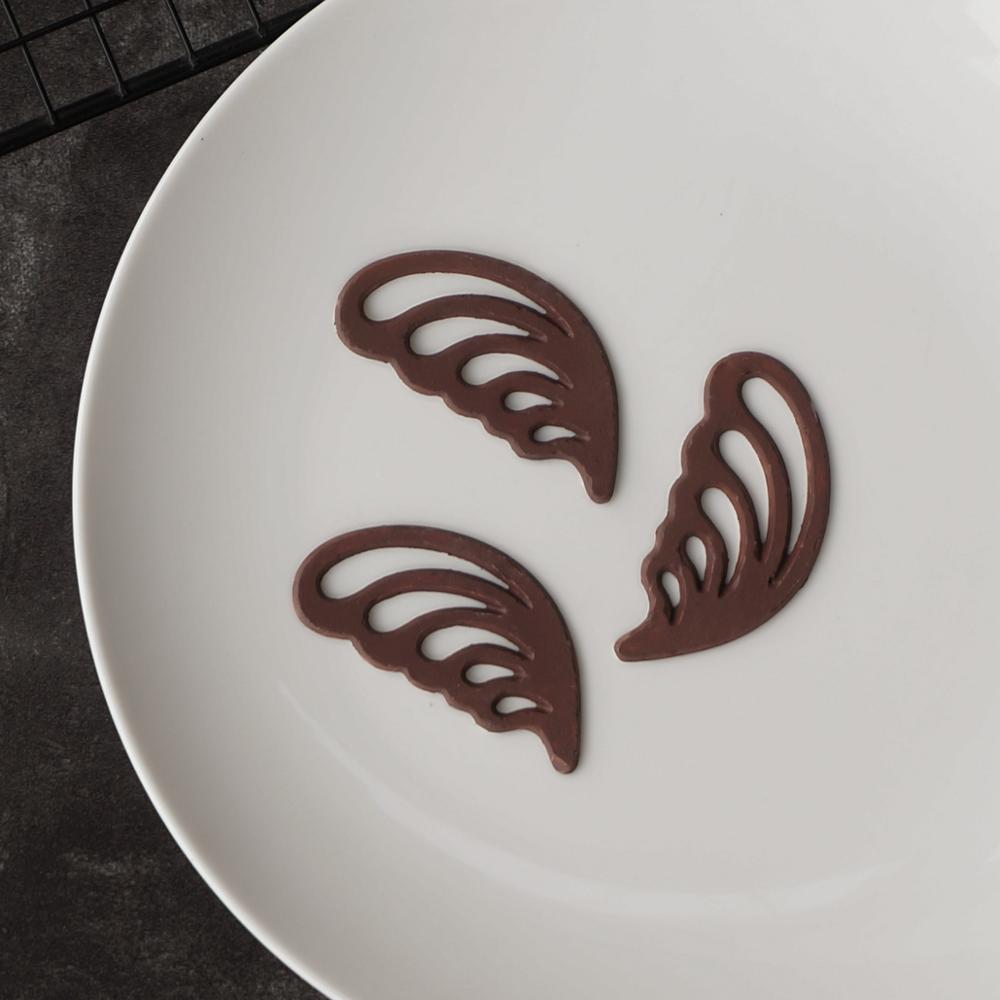 Wing shape cake mold