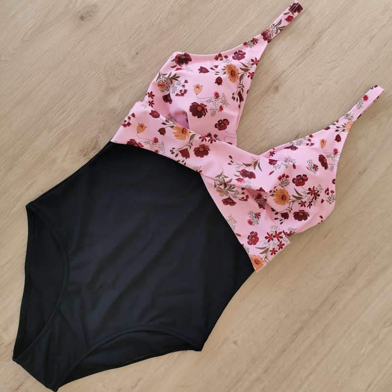 Sexy bikini with tight print suspenders