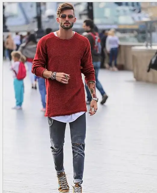 COMFORTABLE MEN'S SWEATER