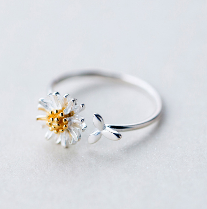 Daisy small leaf ring