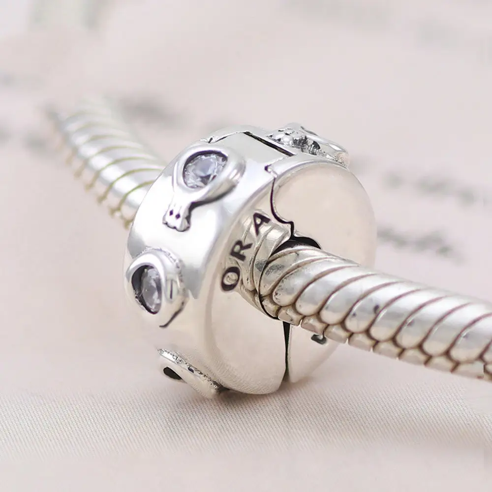 Crown letter O bracelet fixing clip