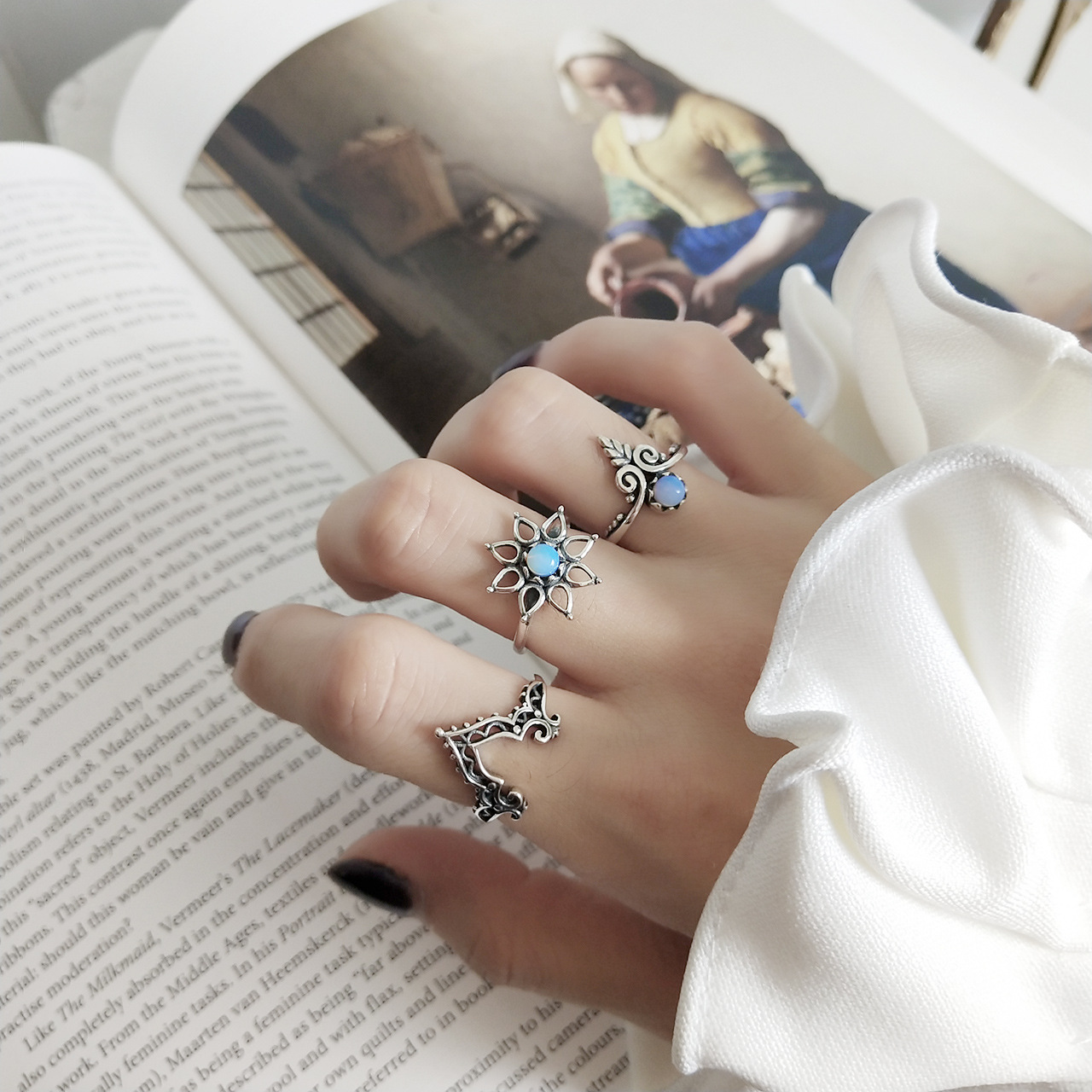Fashionable and retro imperial ring
