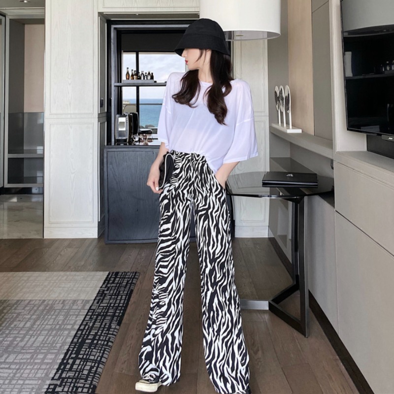 Sunscreen t-shirt straight trousers suit