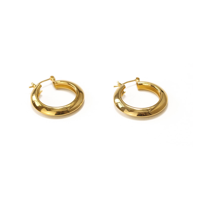Minimalist circle earrings