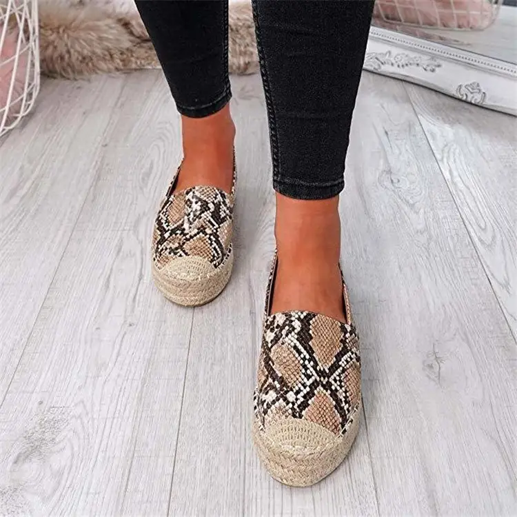 Women's casual flat shoes
