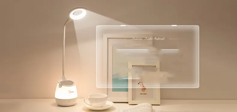 Rechargeable table lamp