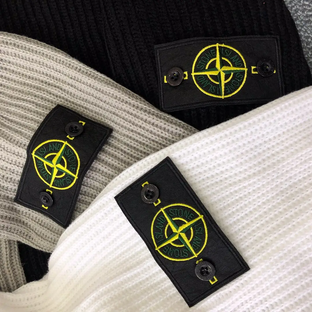 Button crew neck knitted cardigan sweater