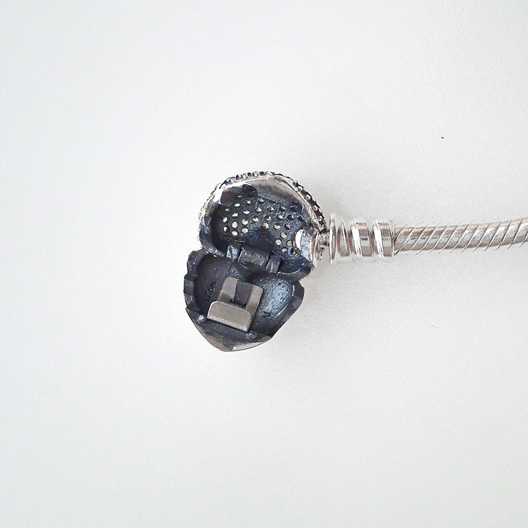 Heart-shaped buckle snake chain