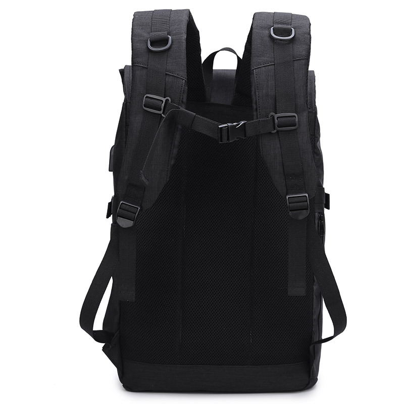 High-capacity cycling backpack