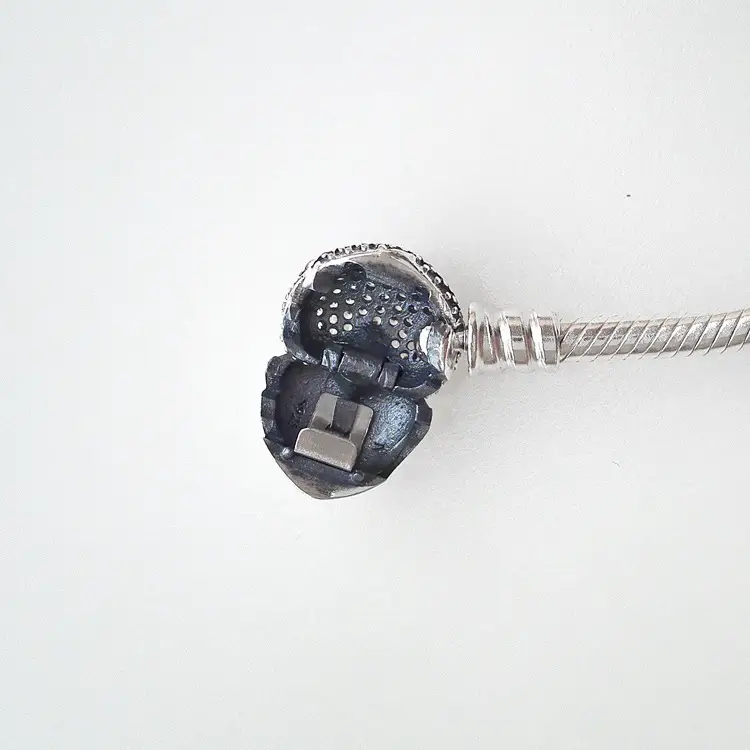 Heart-shaped buckle snake chain