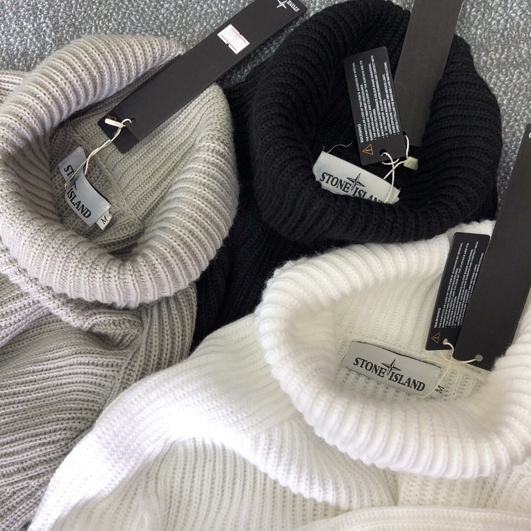 Button crew neck knitted cardigan sweater