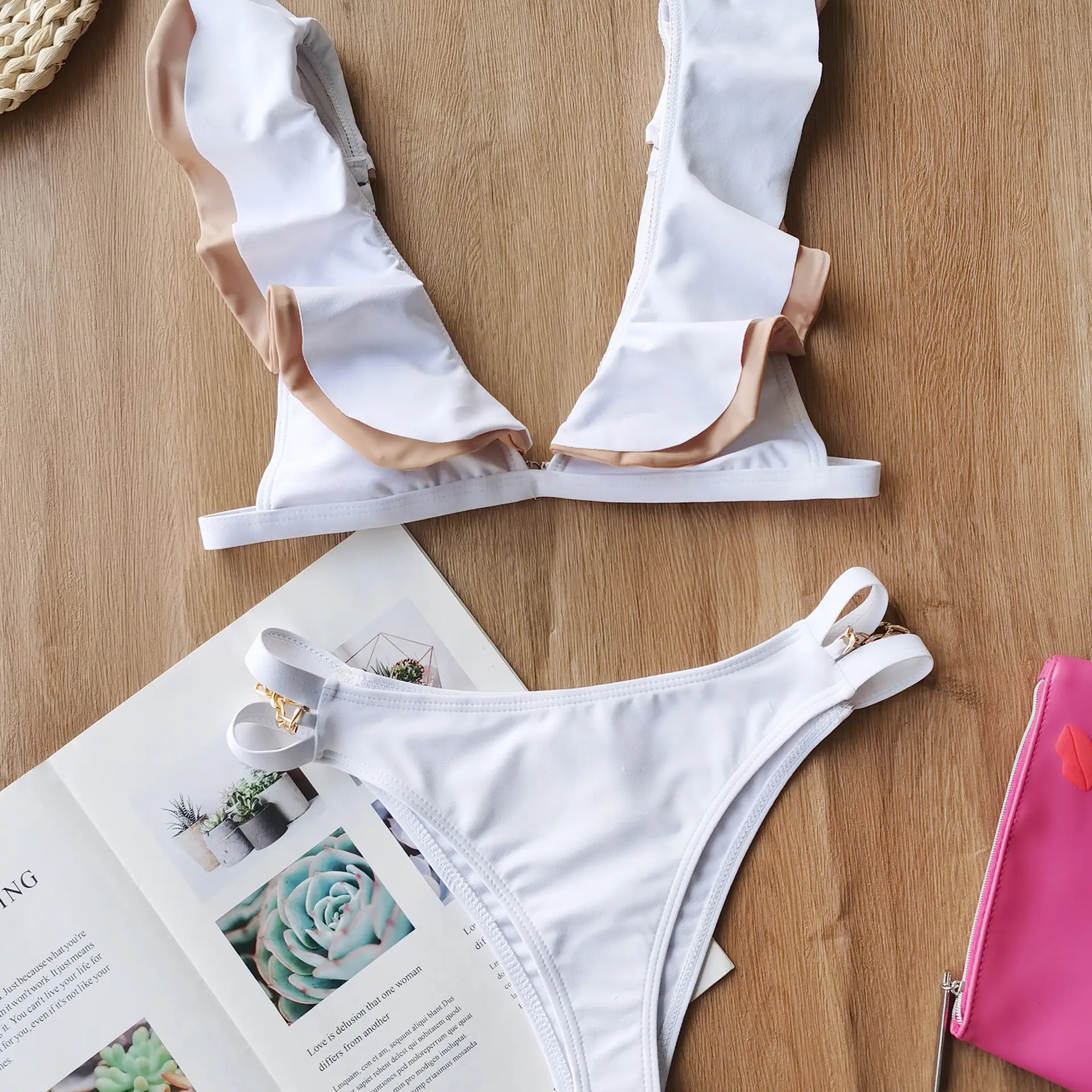 Ruffled bikini with metal buckle