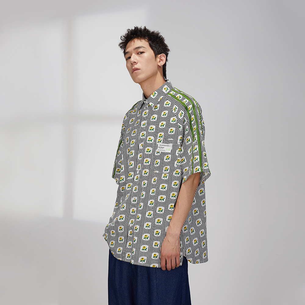 Short sleeve shirt with flowers