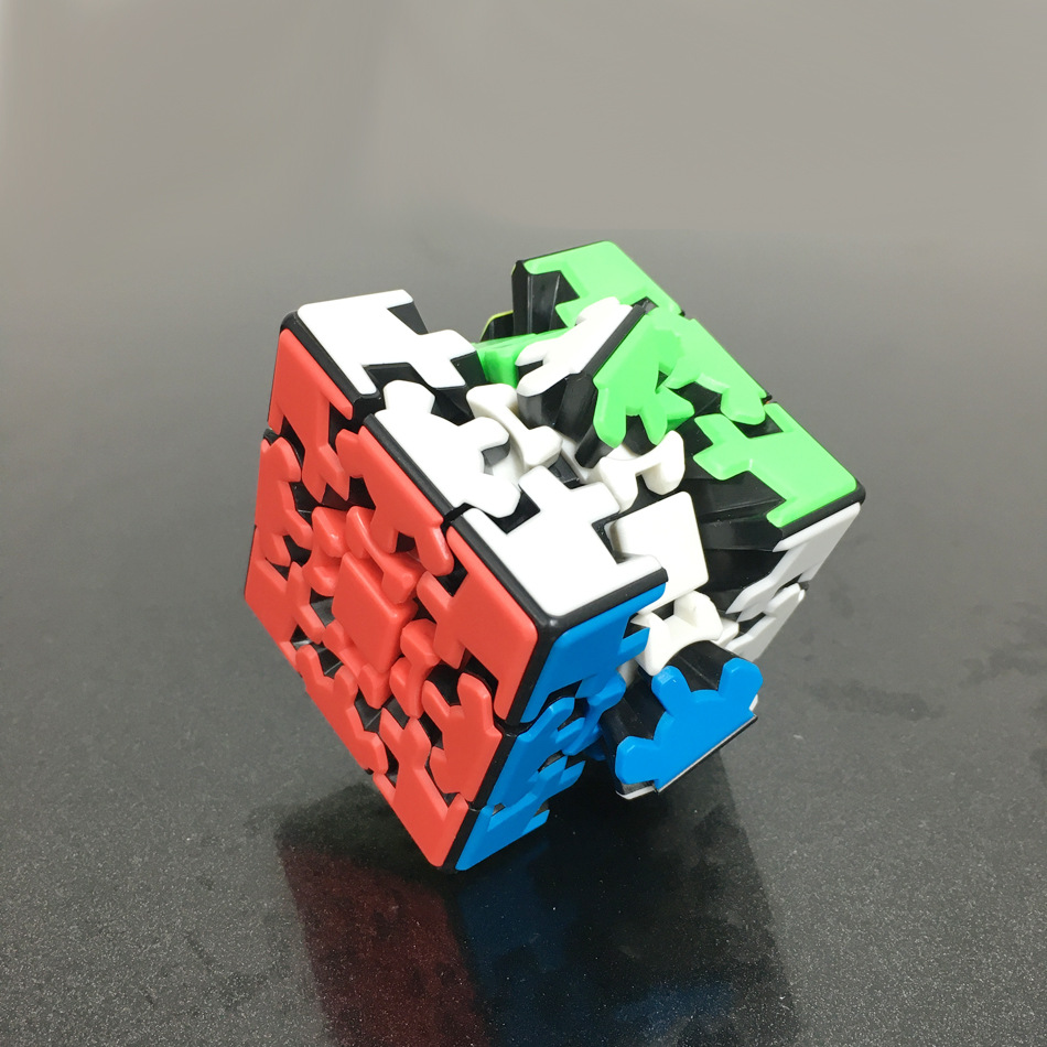 Solid color gear cube