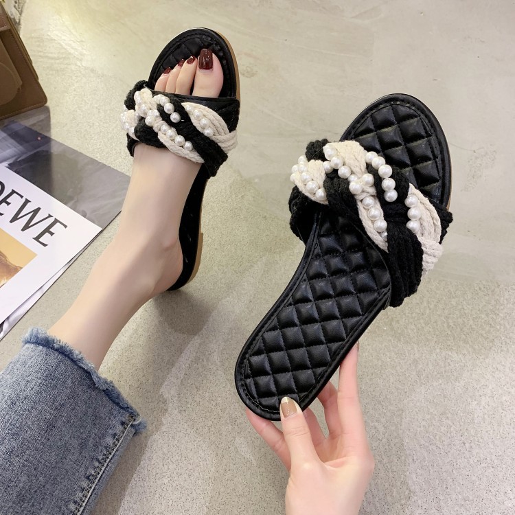 Slip-on pearl Roman sandals