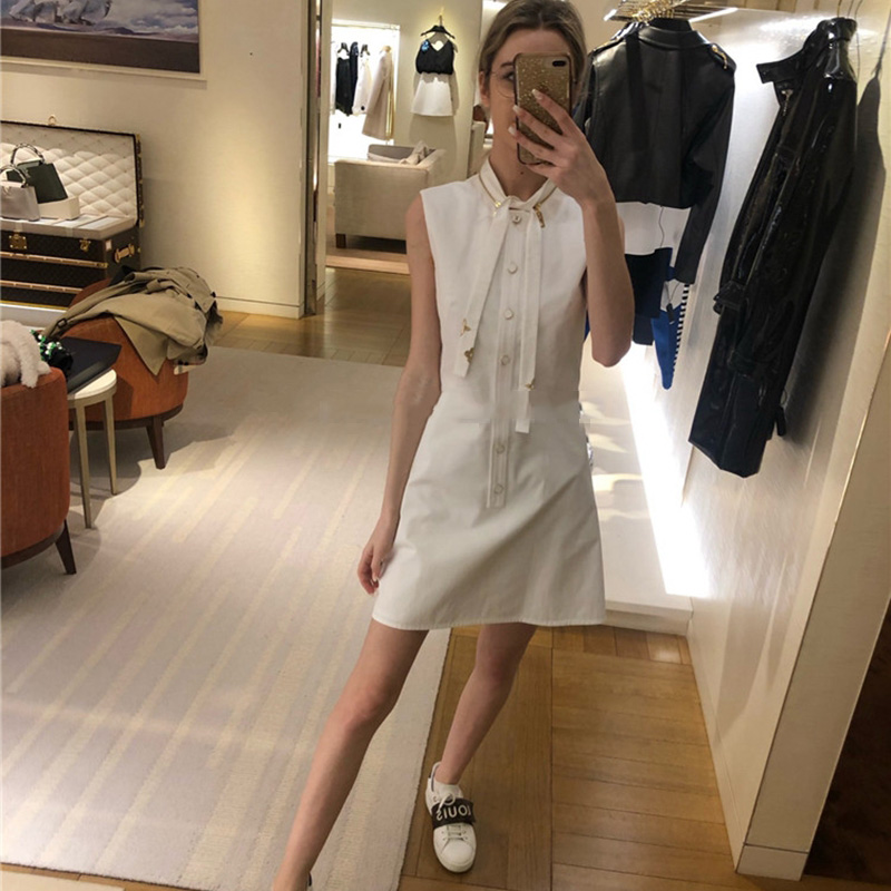 Sleeveless waist dress