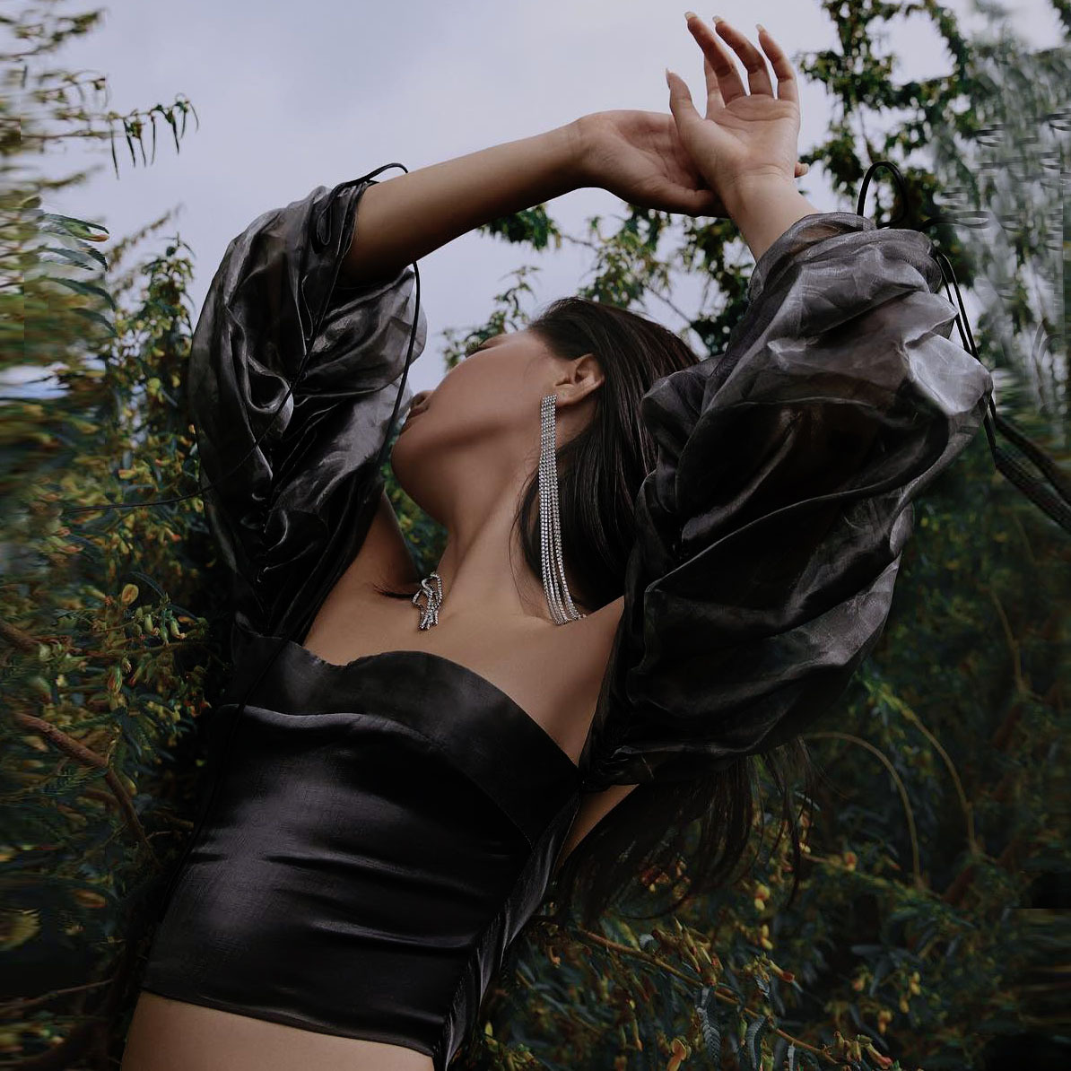 Off-the-shoulder polo sleeve shirt