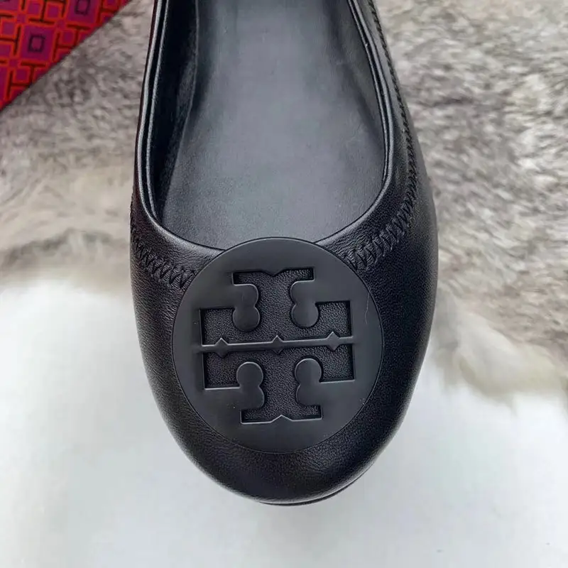 Retro single shoes with one pedal