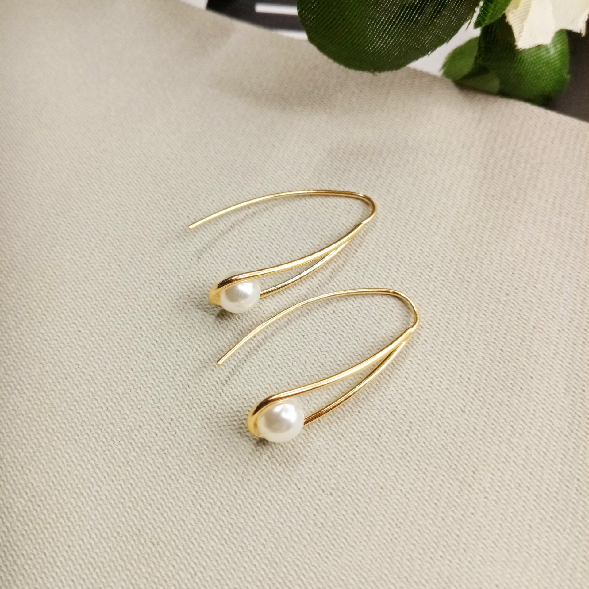 Simple line earrings