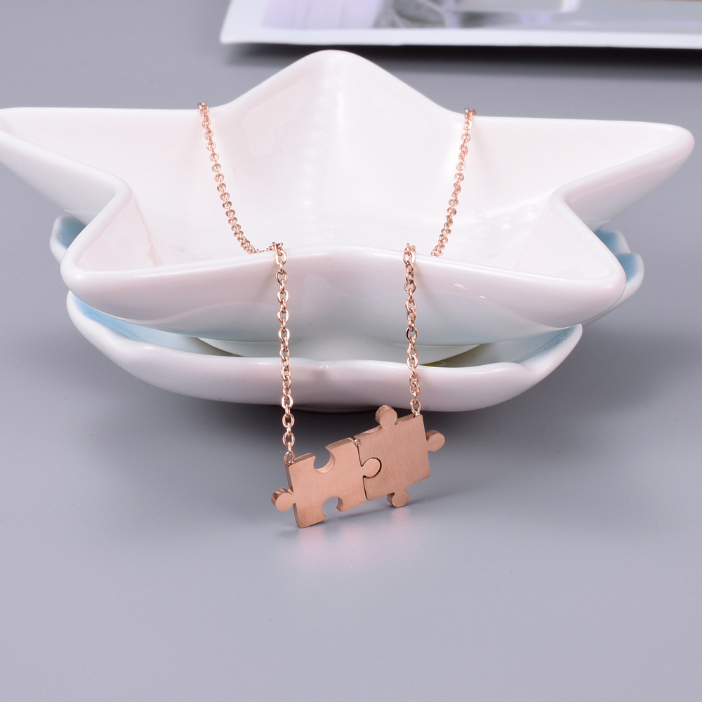 Fun jigsaw necklace with 18K gold plating