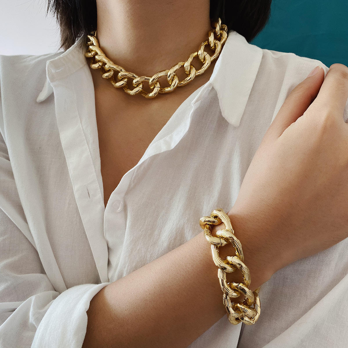 Simple Single Layer Cross Thick Chain Necklace