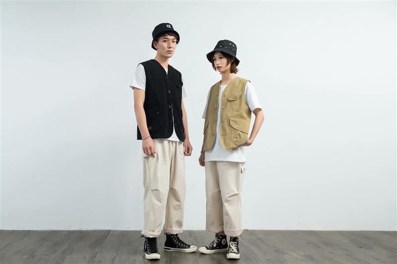 صدرية متعددة الوظائف بتصميم رجعي أساسي