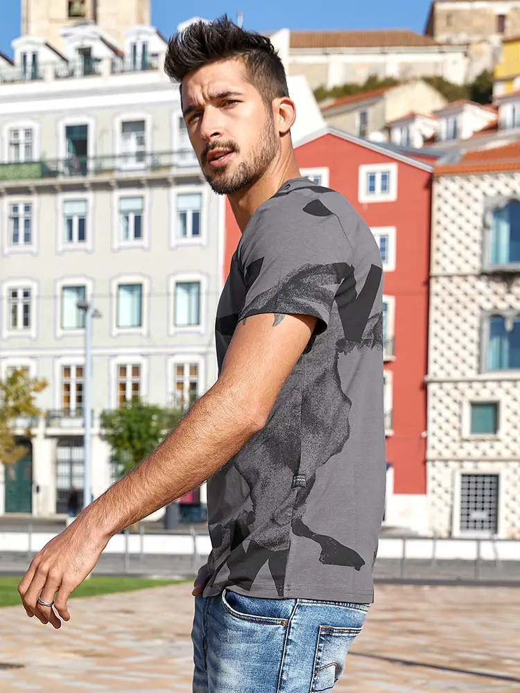 Slim-fit half-sleeved shirt