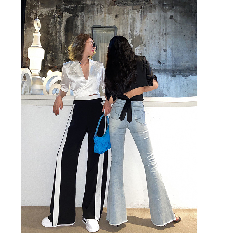 Korean version of the retro white suit