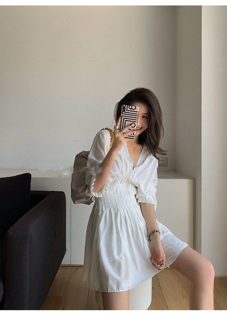 Pleated waist V-neck dress femininity