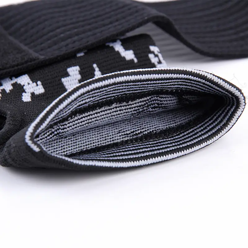 Black knitted compression palm