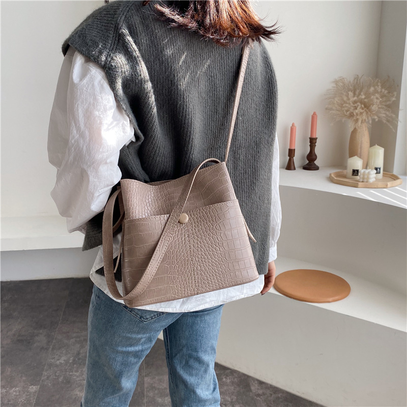 Vintage portable bucket bag