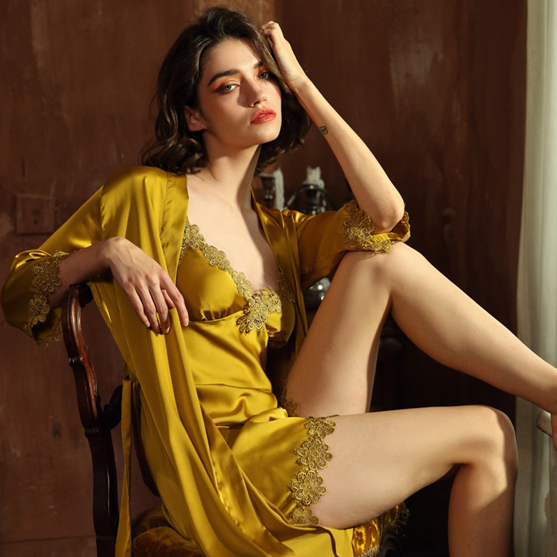 قميص نوم بأكمام مزخرفة بالزهور