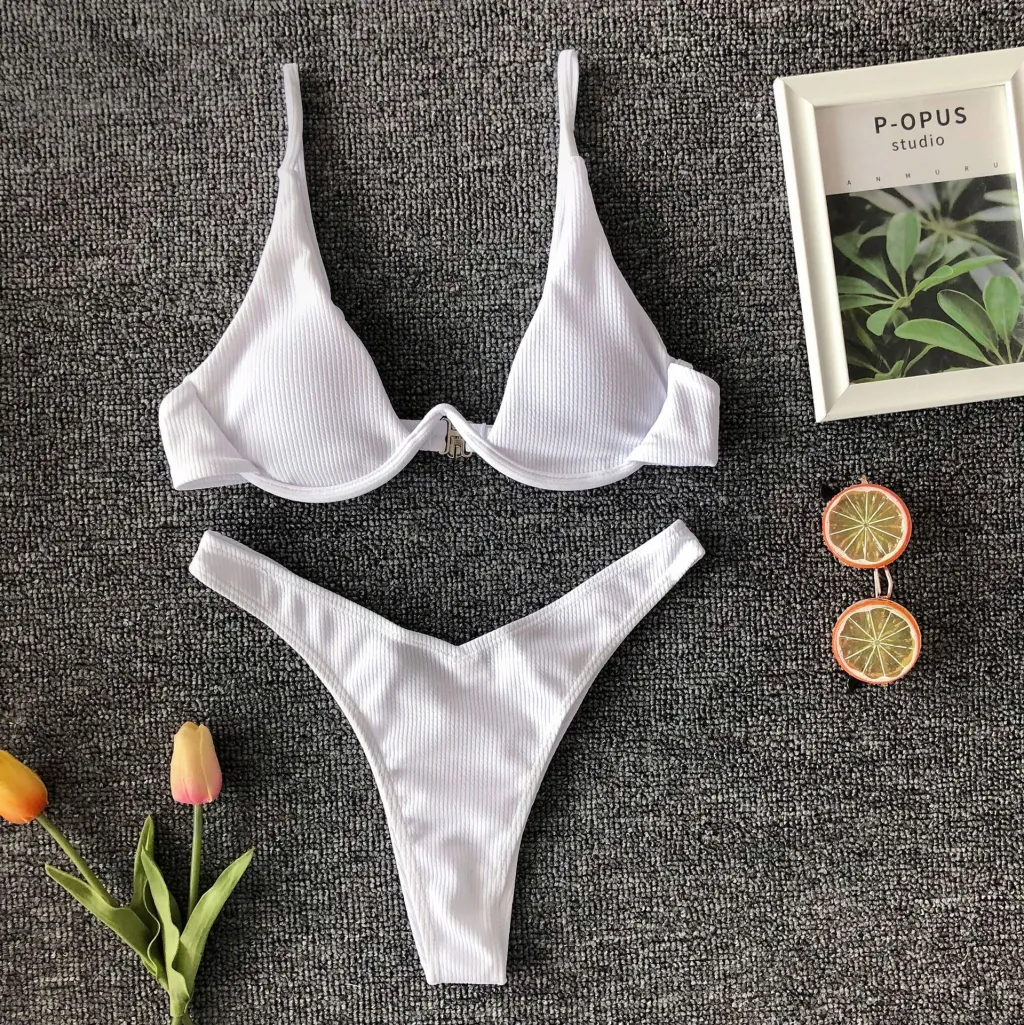 Individuality gathered underwire special fabric split swimsuit - White