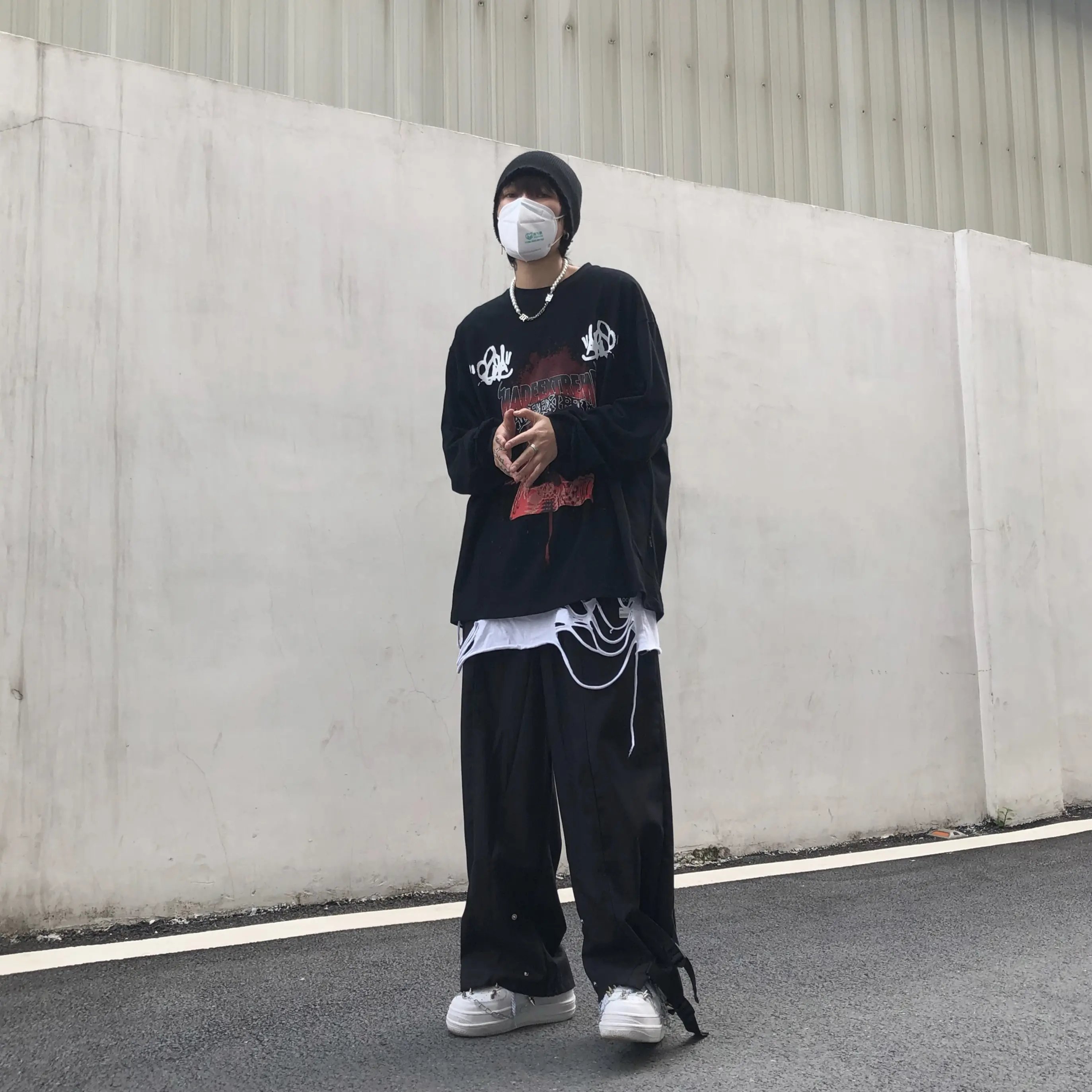 Dark men's long-sleeved T-shirt
