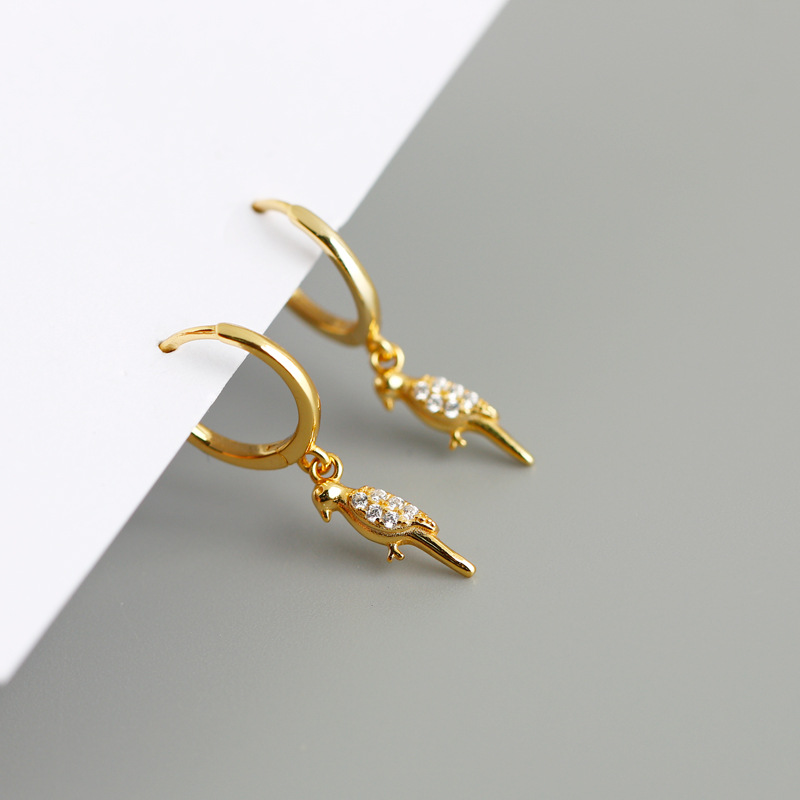 Woodpecker with drill ear buckle