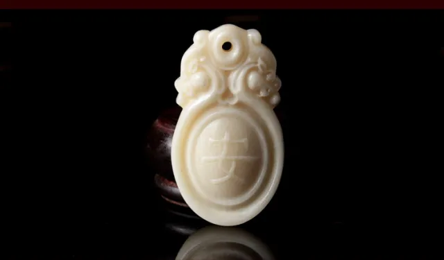 Antler carved pendant - Shop at LoveMi