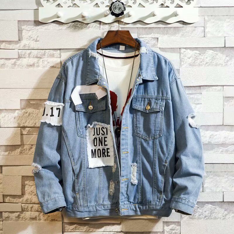Men's hole in denim jacket in spring and autumn