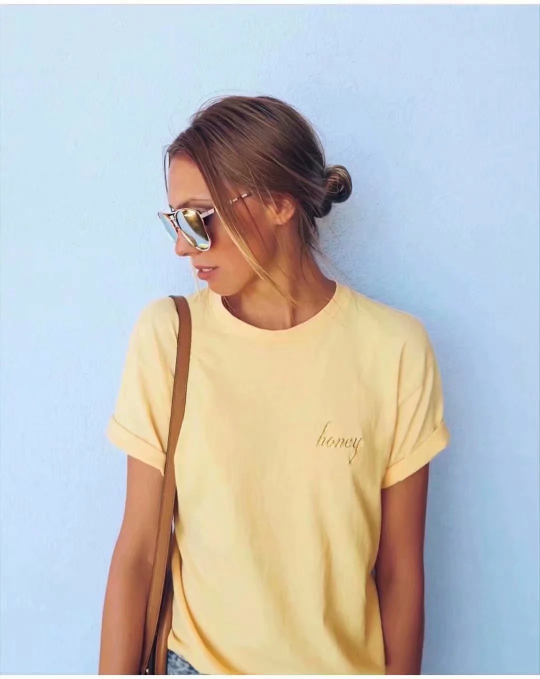 Honey embroidery round neck short sleeve