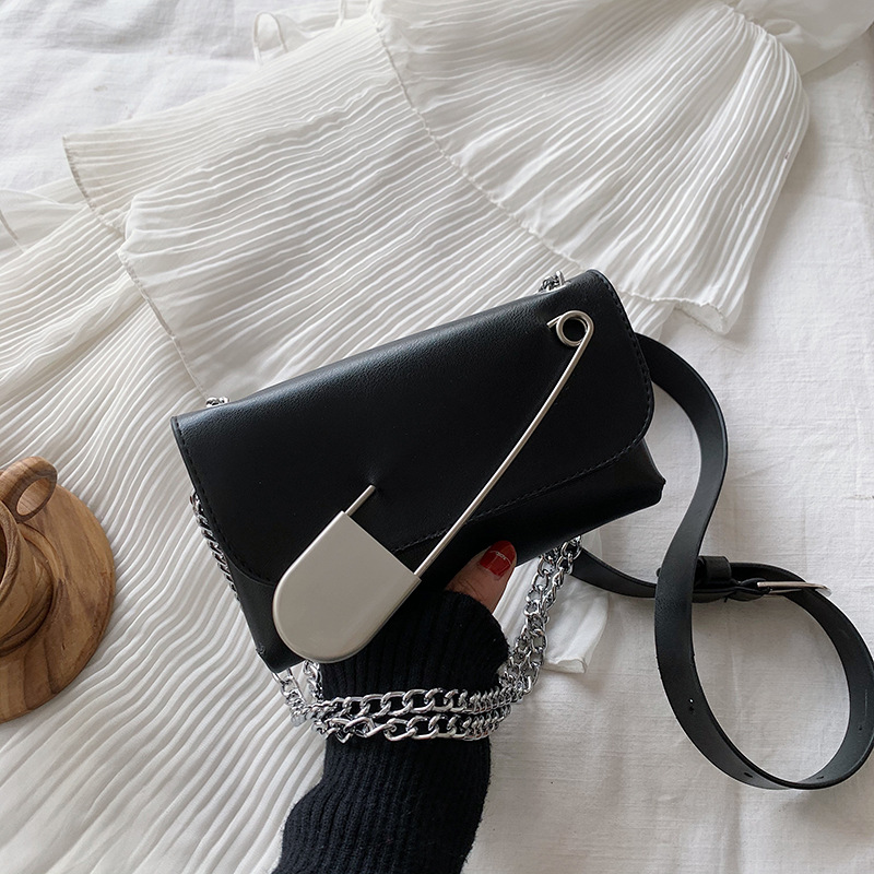 Niche chain belt bag Black - Shop at LoveMi